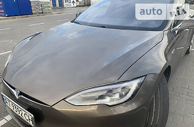 Хетчбек Tesla Model S 2016 в 