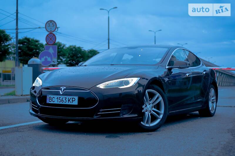 Хетчбек Tesla Model S 2013 в Львові