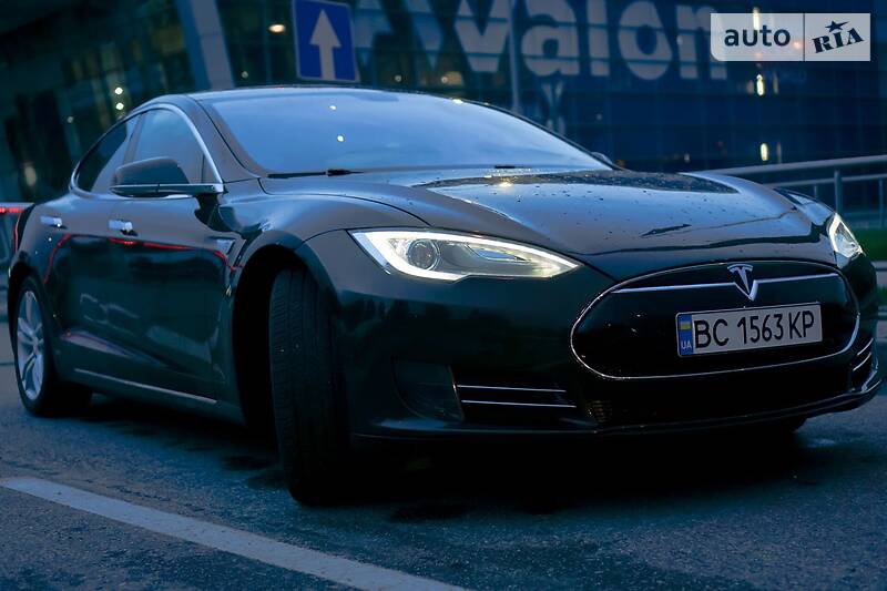 Хетчбек Tesla Model S 2013 в Львові