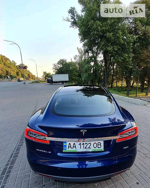Хэтчбек Tesla Model S 2015 в Киеве