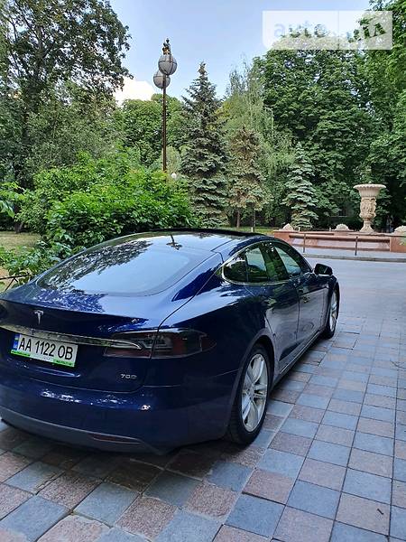 Хэтчбек Tesla Model S 2015 в Киеве