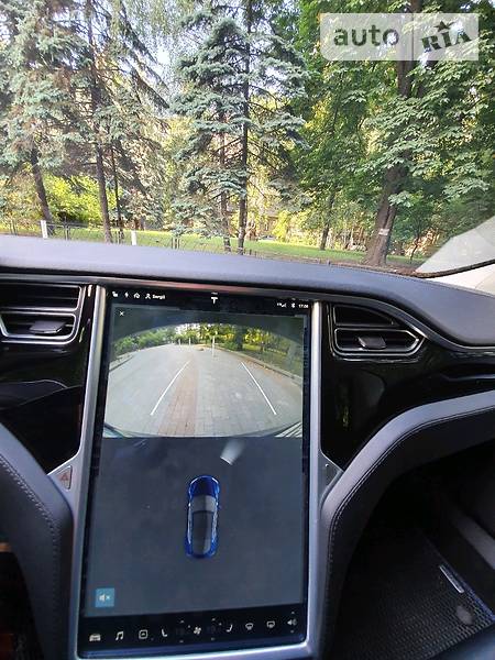 Хэтчбек Tesla Model S 2015 в Киеве
