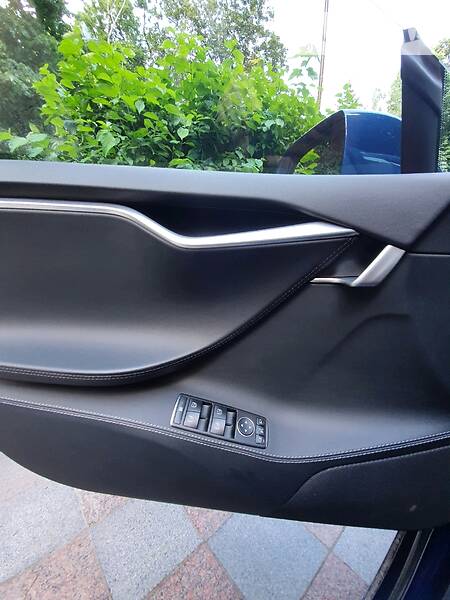 Хэтчбек Tesla Model S 2015 в Киеве