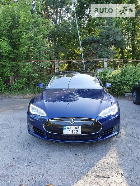 Хэтчбек Tesla Model S 2015 в Киеве