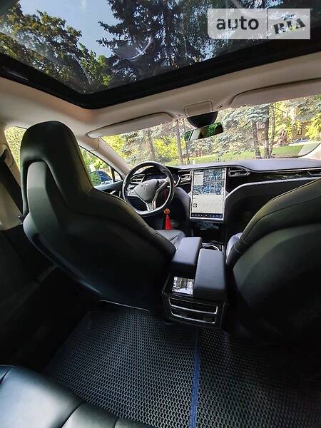 Хэтчбек Tesla Model S 2015 в Киеве