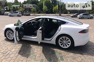 Седан Tesla Model S 2016 в Киеве