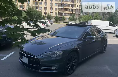 Tesla Model S 2015