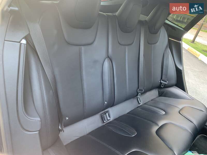 Лифтбек Tesla Model S 2015 в Тернополе