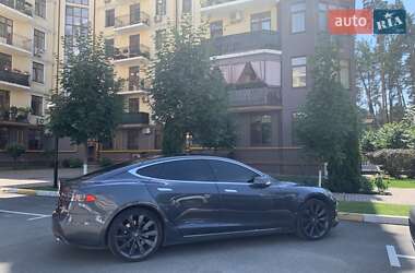 Лифтбек Tesla Model S 2015 в Тернополе
