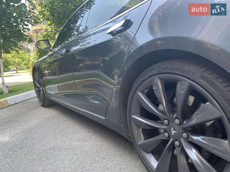 Лифтбек Tesla Model S 2015 в Тернополе