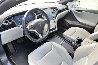 Седан Tesla Model S 2016 в 