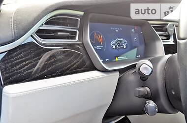 Седан Tesla Model S 2016 в 
