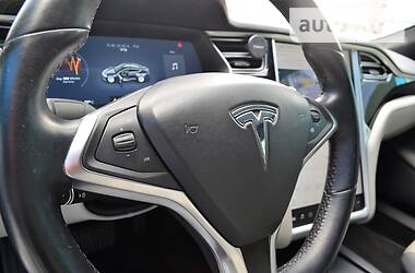 Седан Tesla Model S 2016 в 