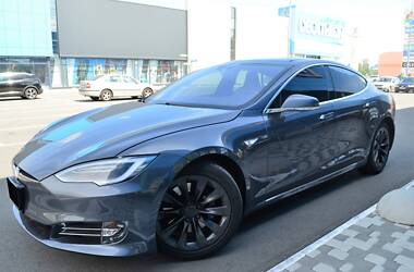 Седан Tesla Model S 2016 в 