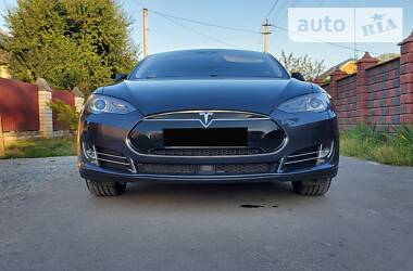 Седан Tesla Model S 2016 в Рівному