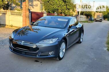 Седан Tesla Model S 2016 в Рівному