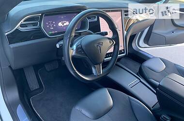 Седан Tesla Model S 2016 в 