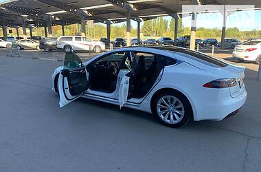 Седан Tesla Model S 2016 в 