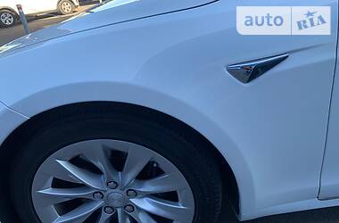 Седан Tesla Model S 2016 в 
