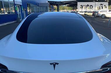 Седан Tesla Model S 2016 в 