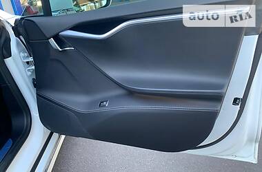 Седан Tesla Model S 2016 в 