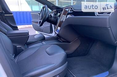 Седан Tesla Model S 2016 в 