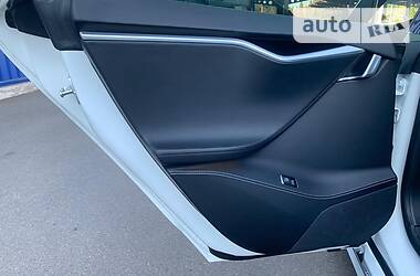 Седан Tesla Model S 2016 в 