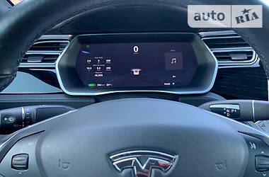 Седан Tesla Model S 2016 в 