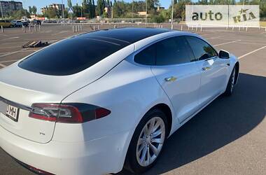 Седан Tesla Model S 2016 в 