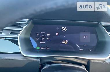 Седан Tesla Model S 2016 в 