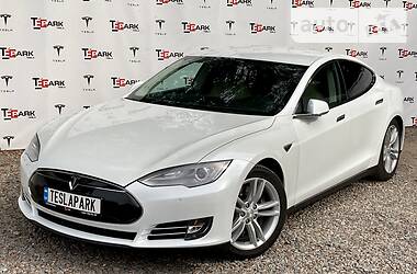 Лифтбек Tesla Model S 2015 в Киеве