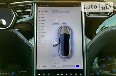 Седан Tesla Model S 2016 в Ровно