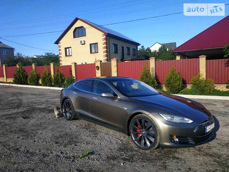 Хэтчбек Tesla Model S 2015 в Мариуполе
