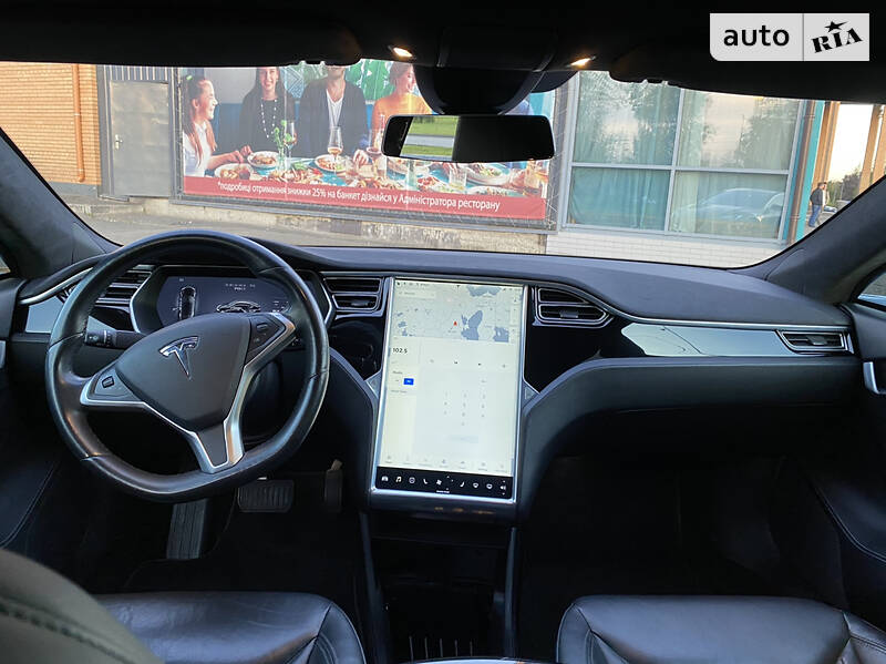 Лифтбек Tesla Model S 2016 в Днепре