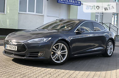 Седан Tesla Model S 2016 в Одессе