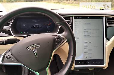 Хэтчбек Tesla Model S 2015 в Долине