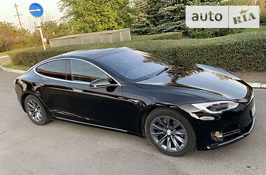 Седан Tesla Model S 2016 в Южноукраинске