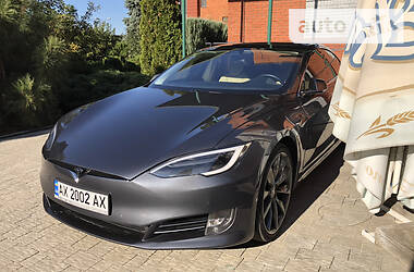 Хетчбек Tesla Model S 2017 в 