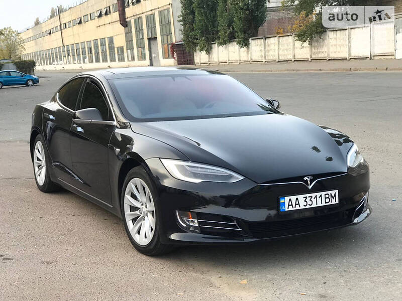 Лифтбек Tesla Model S 2016 в Киеве