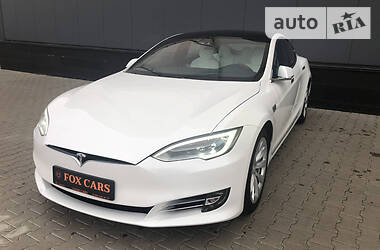 Лифтбек Tesla Model S 2017 в 