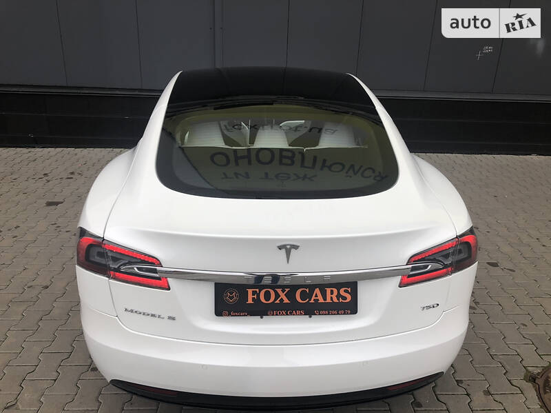 Лифтбек Tesla Model S 2017 в Киеве