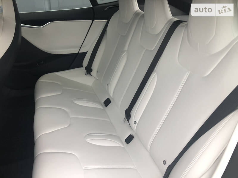Лифтбек Tesla Model S 2017 в Киеве