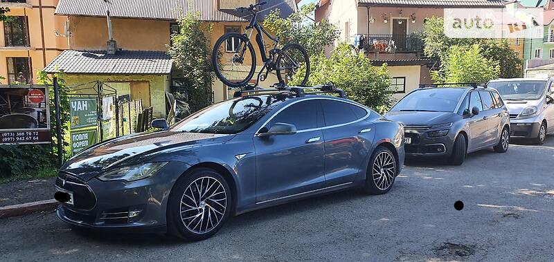 Лифтбек Tesla Model S 2013 в 