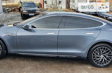 Лифтбек Tesla Model S 2013 в 