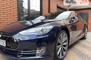 Лифтбек Tesla Model S 2014 в Киеве