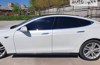 Ліфтбек Tesla Model S 2013 в Києві