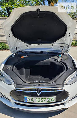 Ліфтбек Tesla Model S 2013 в Києві