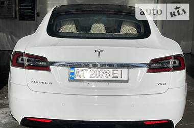 Седан Tesla Model S 2016 в 