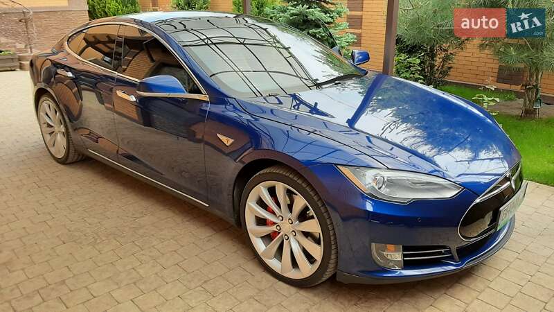 Tesla Model S 2015