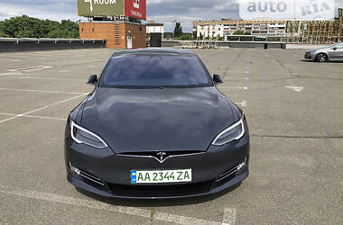 Лифтбек Tesla Model S 2017 в Киеве